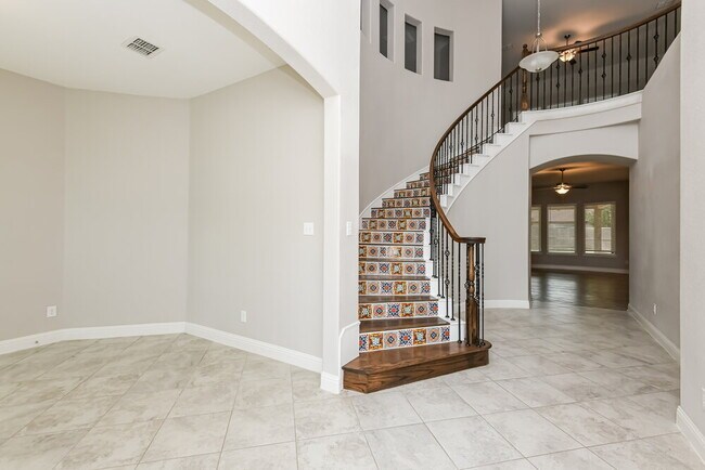Building Photo - 7520 Rose Crest Blvd