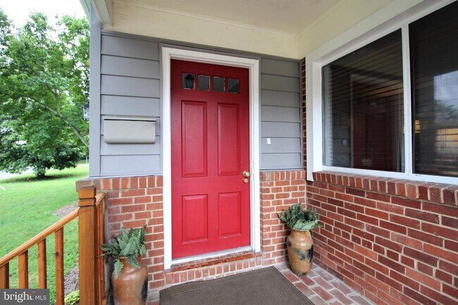 Building Photo - 10813 Woodhaven Dr