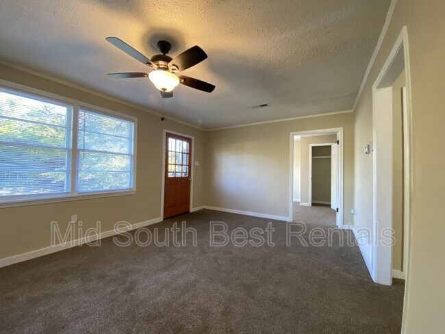 Building Photo - 803 W Levi Rd