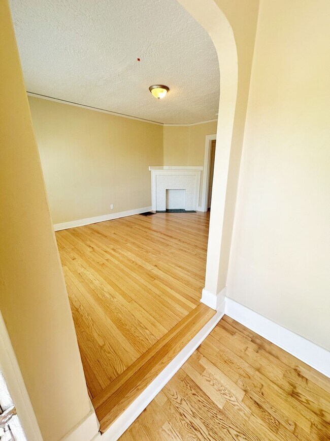 Foto del edificio - Energy-efficient 3-bedroom home with solid...