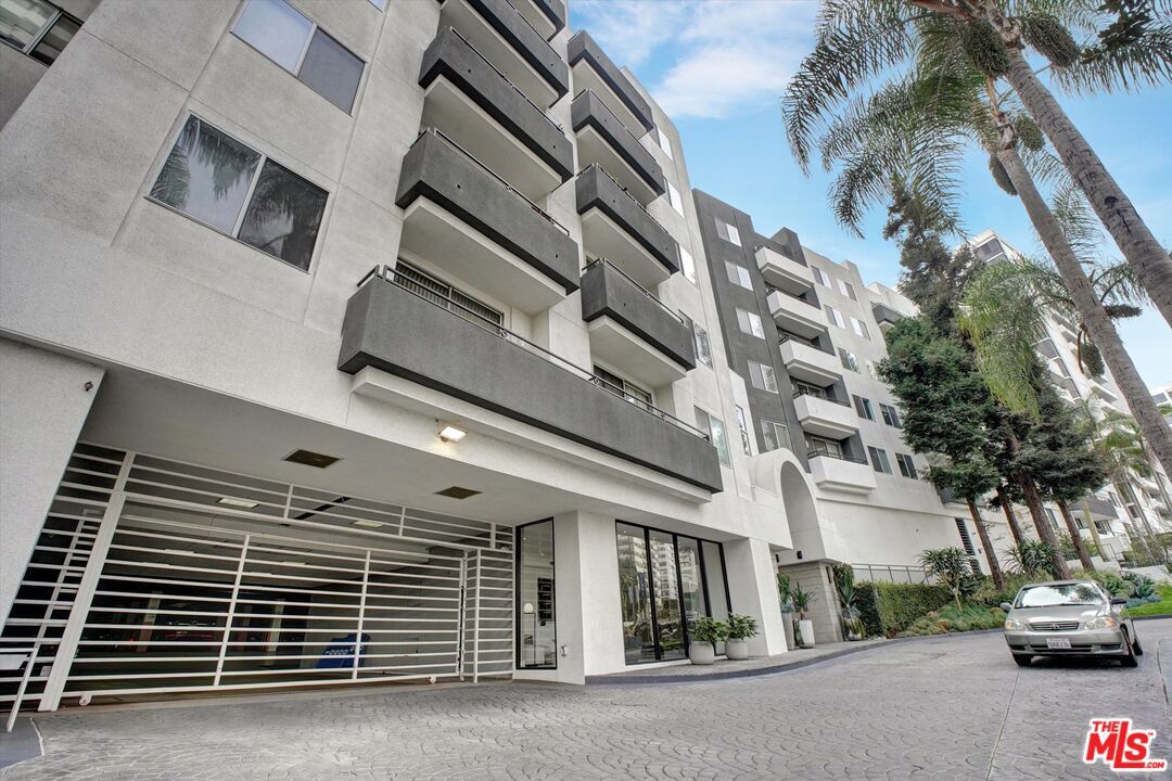 Foto principal - 10600 Wilshire Blvd