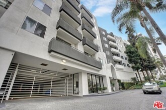 Building Photo - 10600 Wilshire Blvd