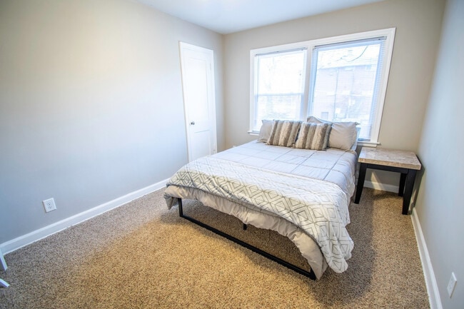 Photo - Dundee Village Rentals (820 N 46th St) Apartment