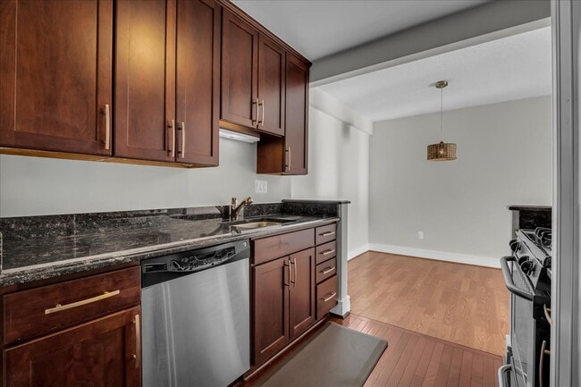 Foto del edificio - 411 S Old Woodward Ave