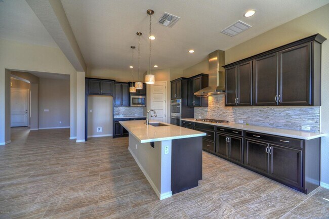 Building Photo - Gorgeous Single Level 4 bed 3 bath 3 car garage home at the Meadows community in Peoria