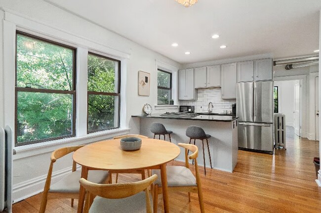 Building Photo - 2027-2029-2029 Alfred Ave