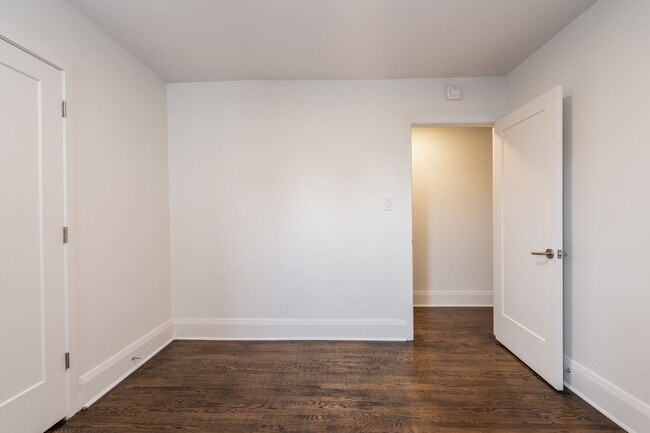 Building Photo - 118 Roncesvalles Ave
