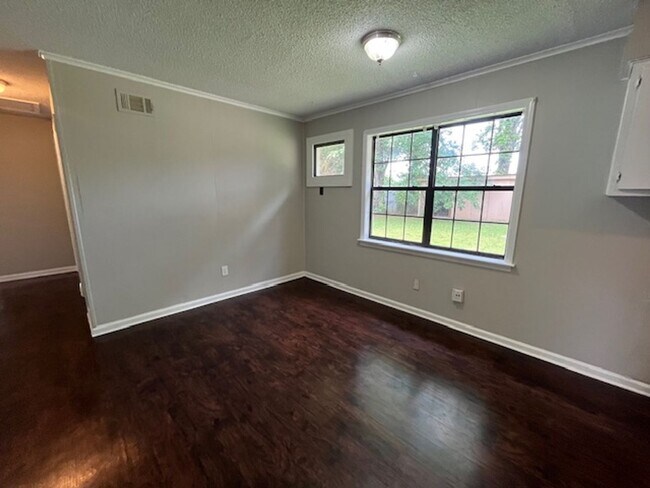 Building Photo - Renovated 3 Bedroom 1 Bath Home for Rent!!