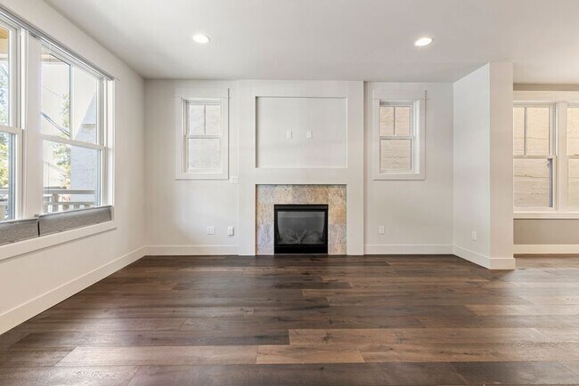 Foto del edificio - 126 SW Grover St