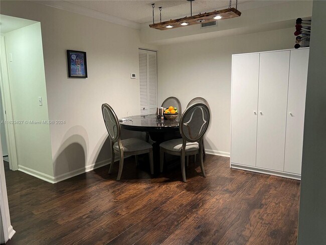 Foto del edificio - 4852 N State Rd 7