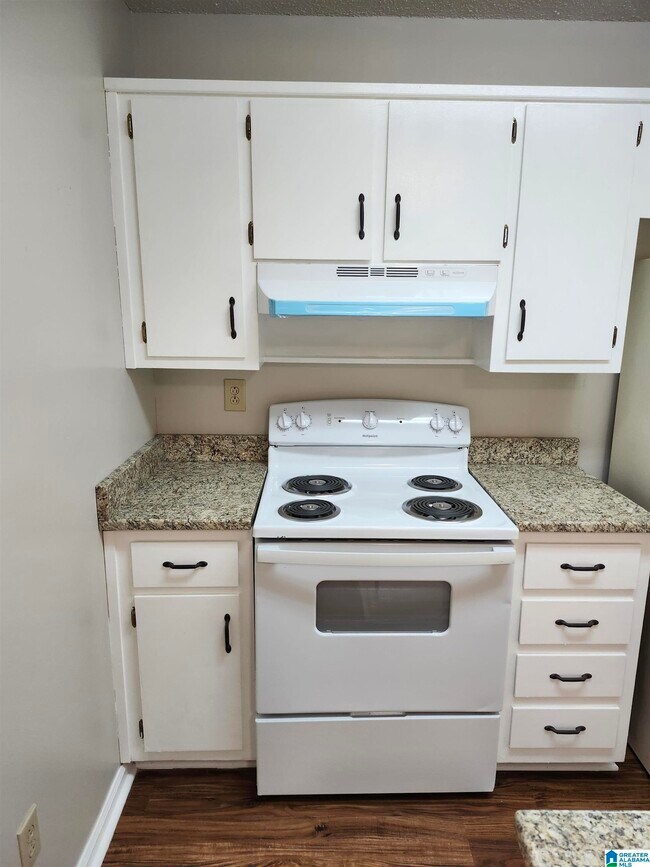 Building Photo - 1714 14th Terrace S