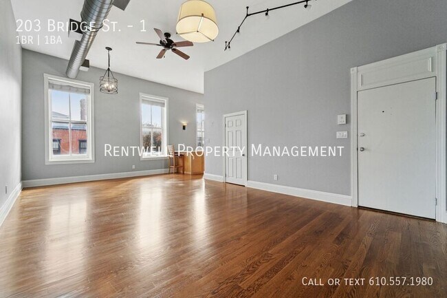 Building Photo - 203 Bridge St