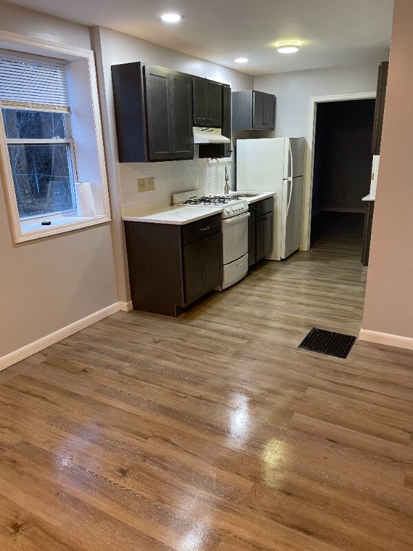 Building Photo - 33 Cohoes Rd