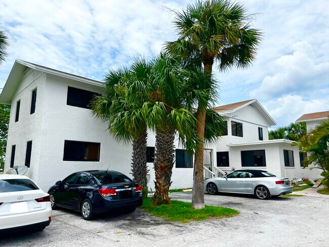 Building Photo - 652 Hernando St
