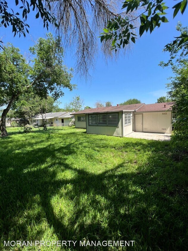 Building Photo - 3 br, 2 bath House - 217 Northview