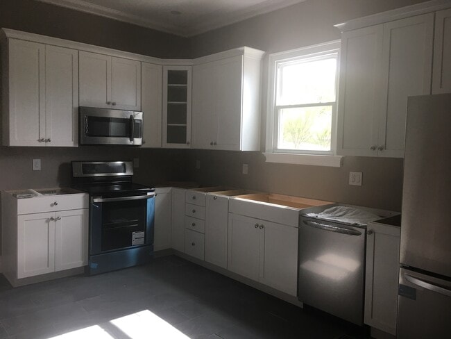 Building Photo - 1644 Forest Ave