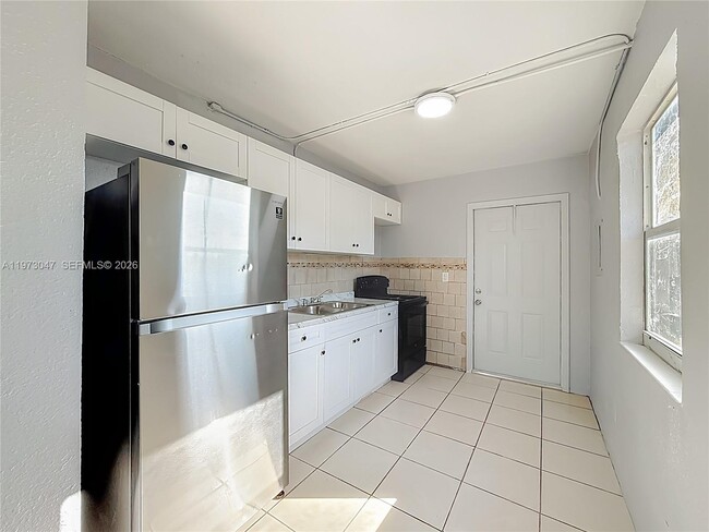 Foto del edificio - 2408 NW 8th St