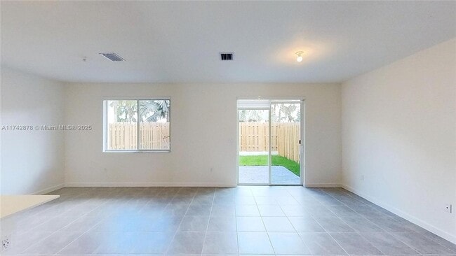 Building Photo - 631 SE 13th Street Cir