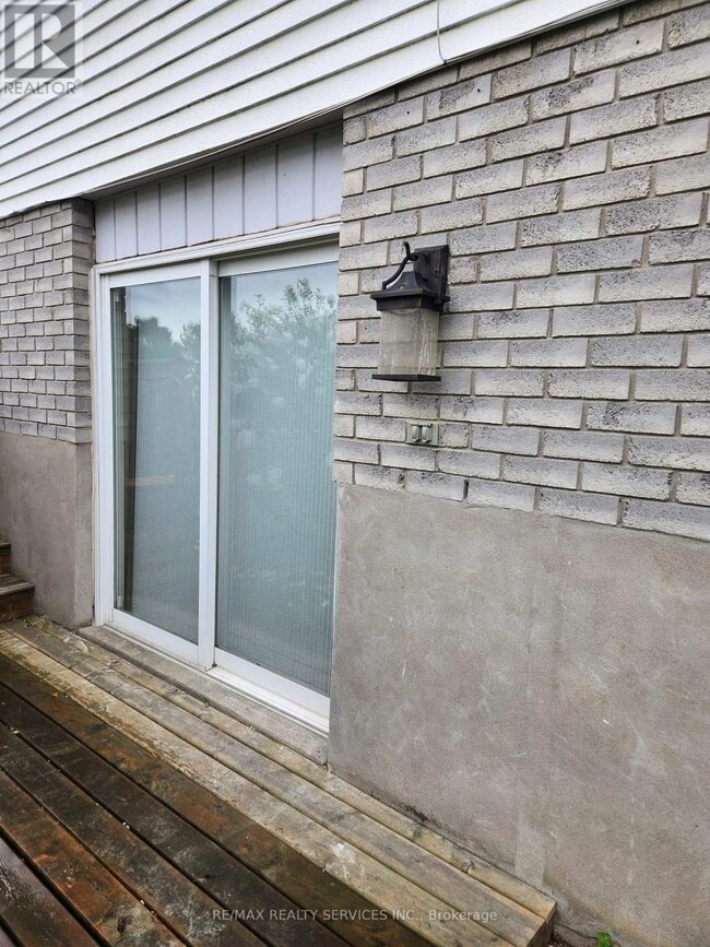 Building Photo - 464 Thorndale Dr