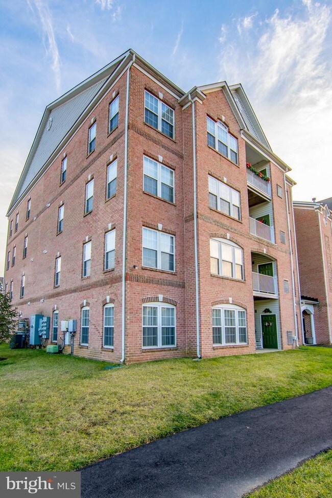 Building Photo - 4502 Dunton Terrace