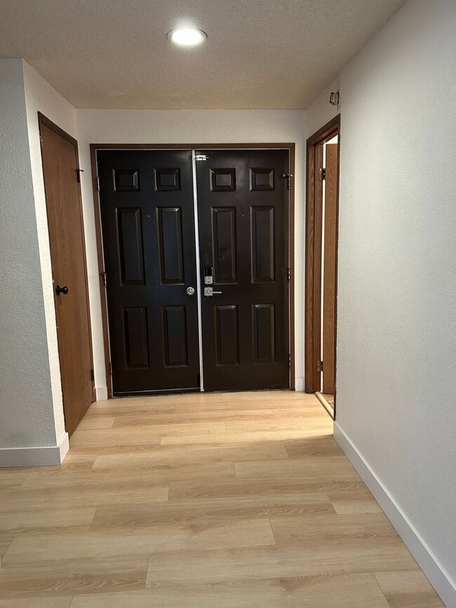 Building Photo - 2bd/1.5ba Tukwila Townhome