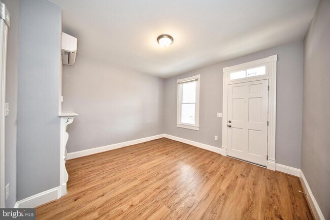 Building Photo - 653 Bourbon St