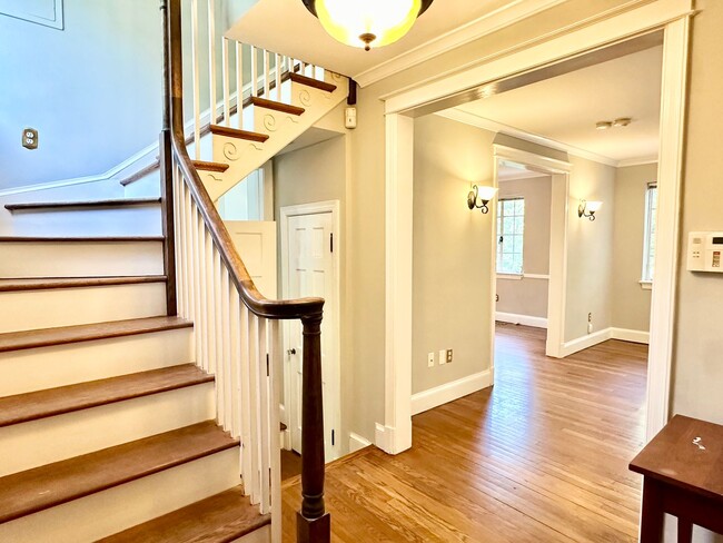 Building Photo - Barnaby Woods/ Chevy Chase DC!  Detached H...