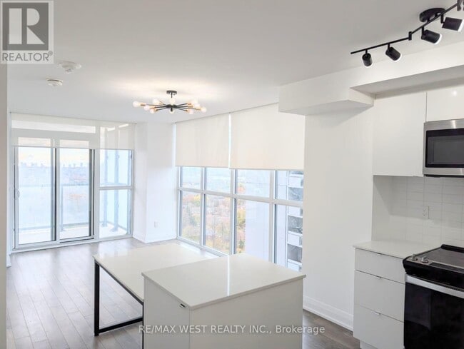 Building Photo - 1461 Lawrence Ave W