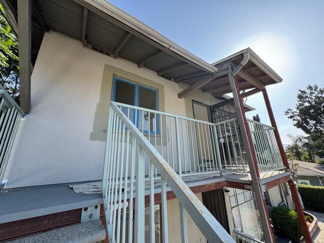 Building Photo - 416 E Cypress St