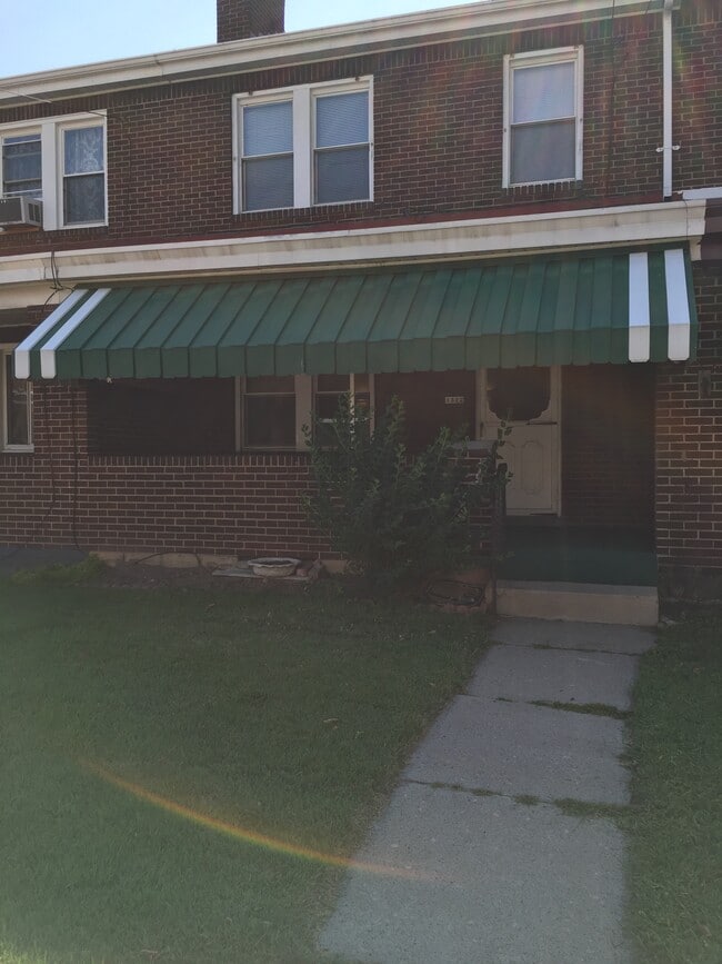 Building Photo - 3322 Parkview Ave