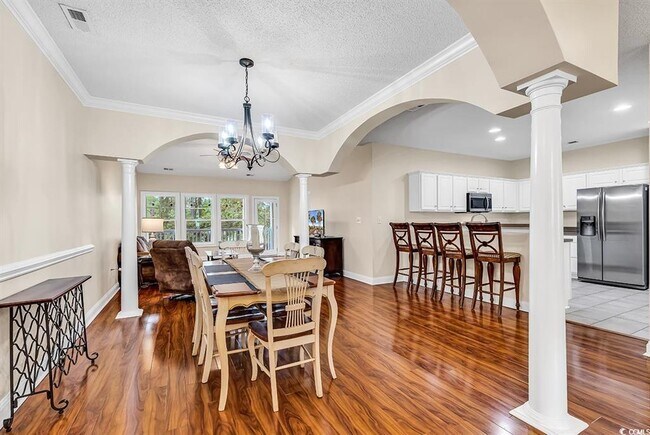 Foto del edificio - 2450 Marsh Glen Dr
