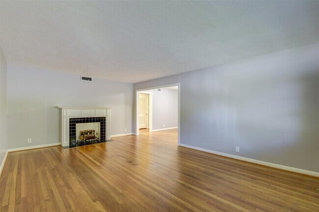 Foto del edificio - 2600 Oakdale St