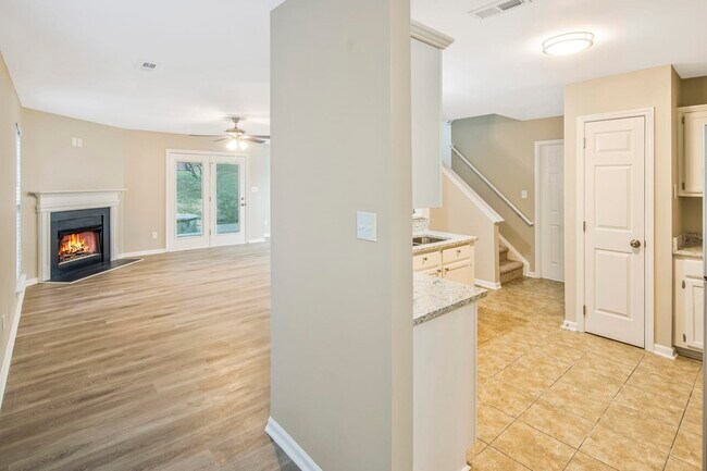 Building Photo - 5037 Silabert Ave