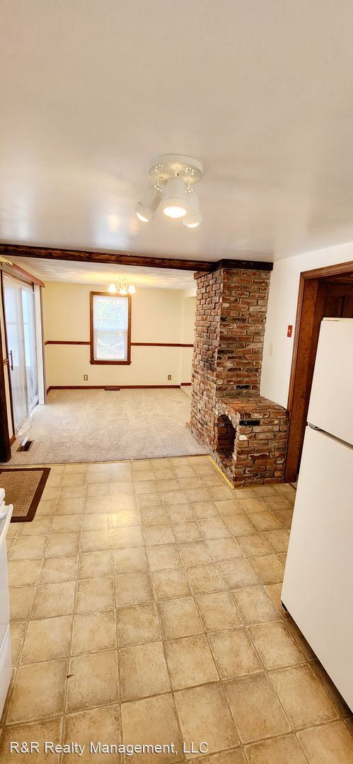 Building Photo - 3 br, 1 bath House - 110 Davis Street