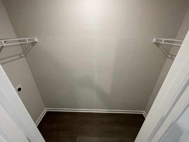 Foto del edificio - 2bd 2.5 Bathroom Townhome!