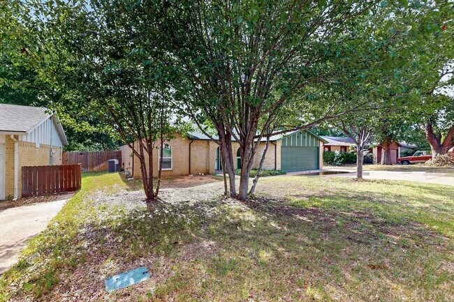Building Photo - Arlington Gem Waiting On You!!!