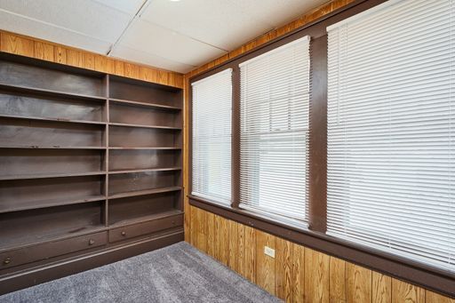Foto del edificio - Large remodeled 4 bed 1  bath in West Akron !