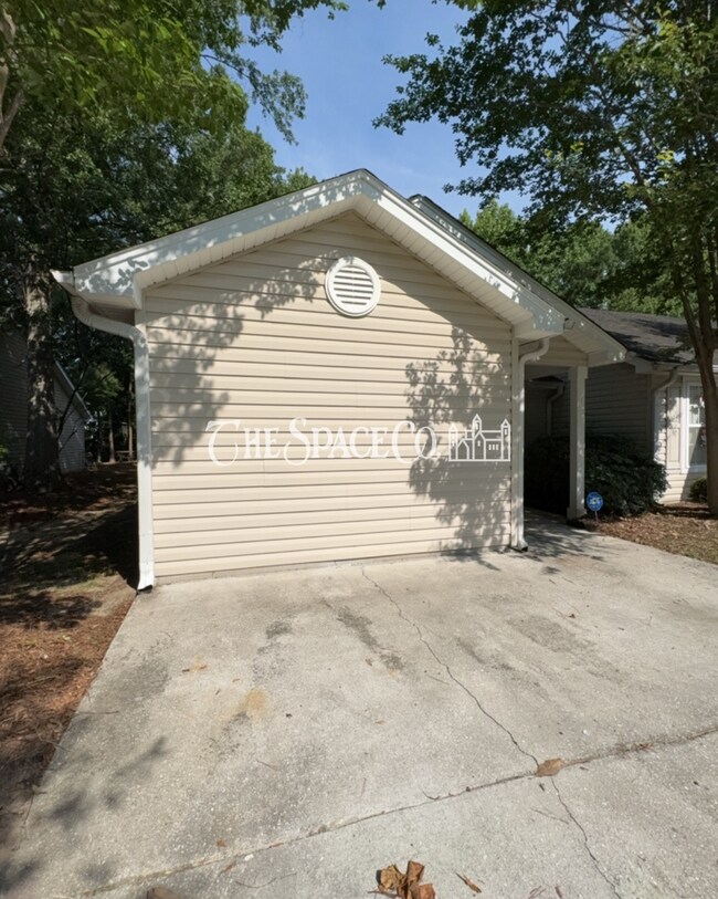 Foto del edificio - "Charming 2-Bedroom Retreat with 2 Full Baths on Vermont Road!"
