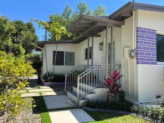 Building Photo - 4225 SW 62nd Ave