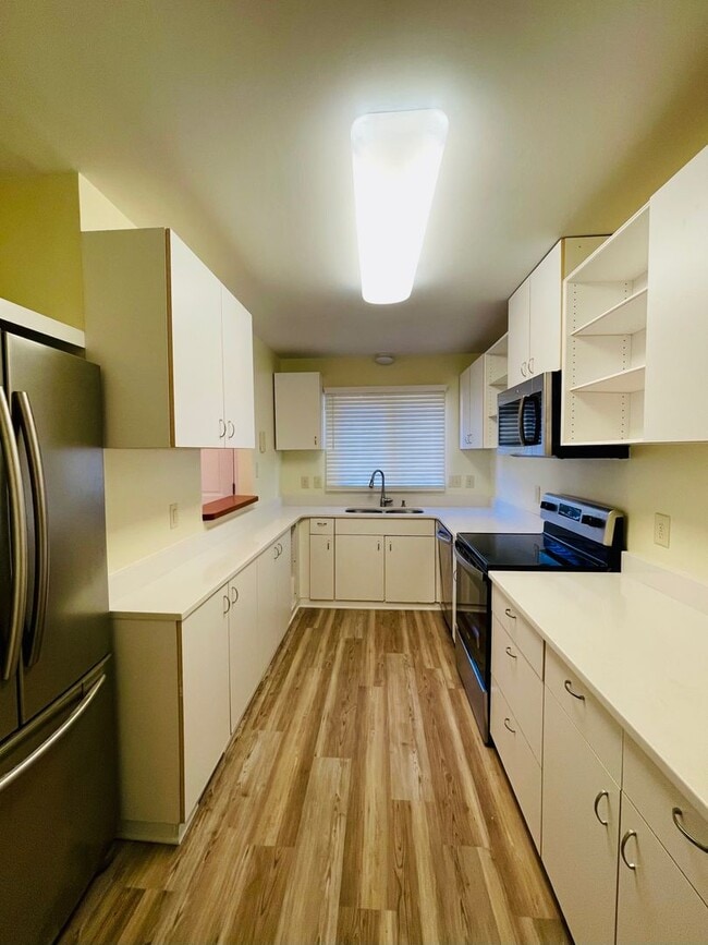 Building Photo - A Beautiful Updated End Unit Townhouse in Coventry, with 2 bedrooms on the first floor. Right nex...