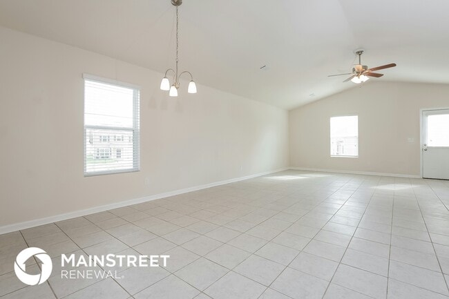 Building Photo - 2319 Bee Hive Dr