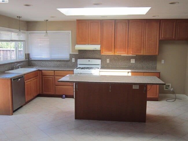Building Photo - 32215 Glenbrook St
