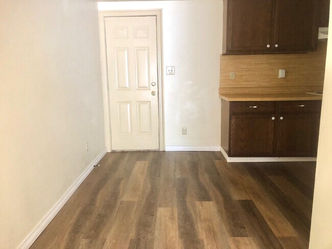 Foto del edificio - 806 E Thomas St