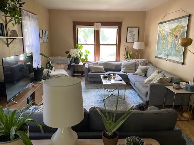 Living Room - 3143 28th Ave S