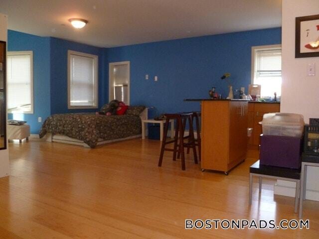 Building Photo - 461 Park Dr