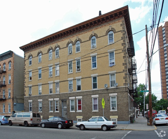 Building Photo - 604 21st St