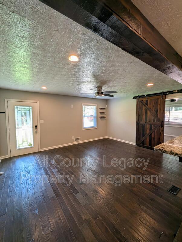 Photo - 914 Carlton Dr SE House