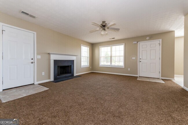 Building Photo - 55 Amber Way