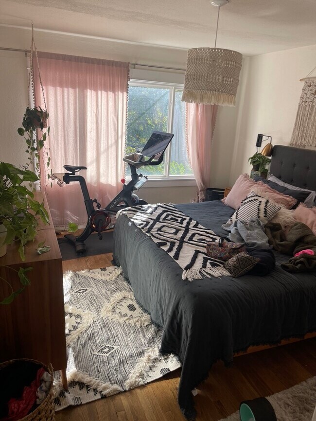 Building Photo - 206 W Summer St