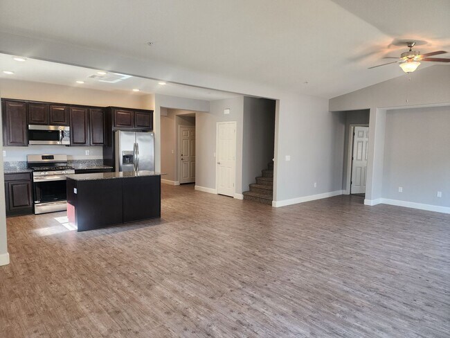 Building Photo - 3083 Creekside Ln
